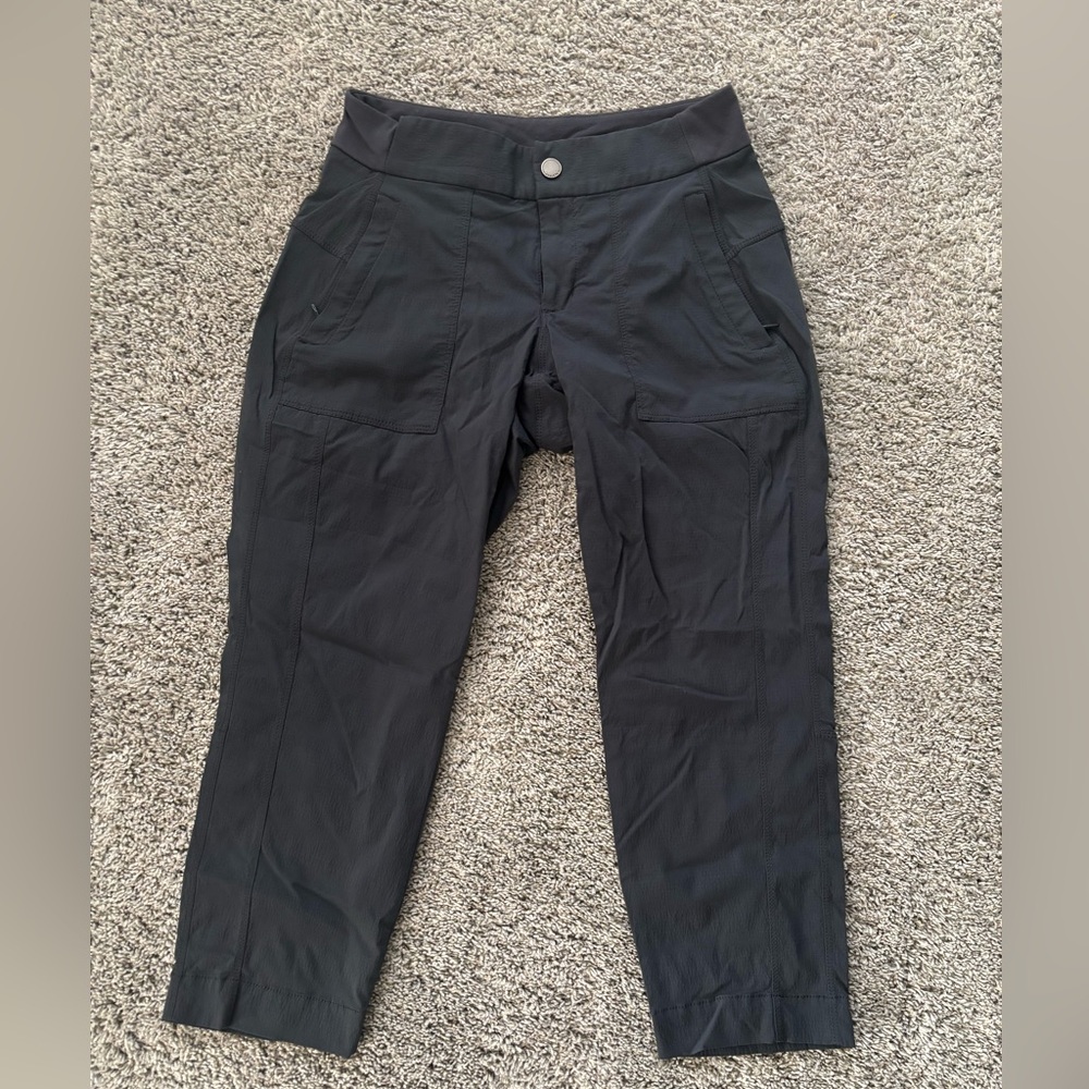 Athleta Women's Dark Gray Cropped Capri Pants Size 2P Needs Repair